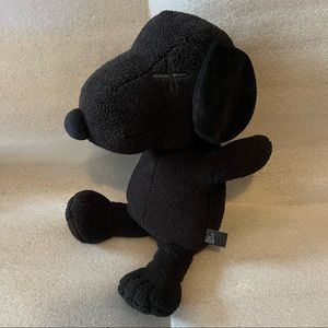KAWS x Uniqlo 'Snoopy' (black) Plush Figure